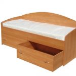 سرير مع أدراج