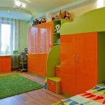 الخيار الأفضل لطفلين هو سرير علوي مع مكان عمل