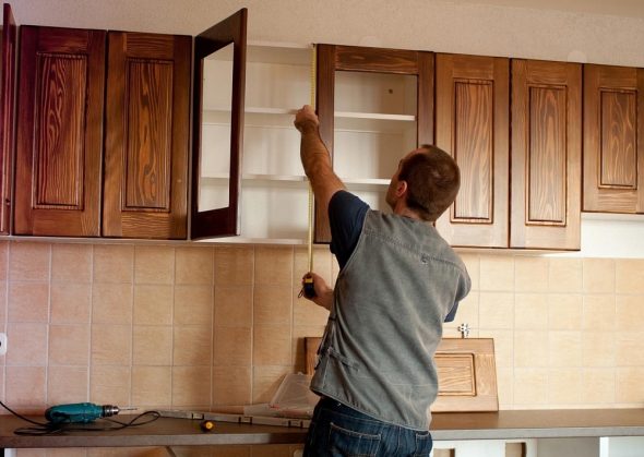 تحديد خزائن في المطبخ