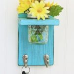 علاقة شماعات زرقاء