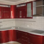 خزانة الزاوية في المطبخ حمراء