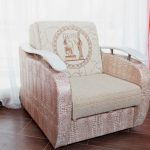 سرير كرسي بذراعين بألوان زاهية