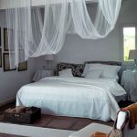 السرير في مكانه