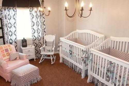 مهود لصور التوائم