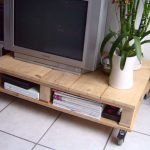 تحت تلفزيون الخشب