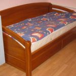 السرير في سن المراهقة