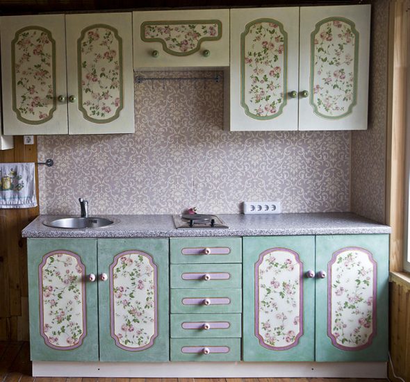  تحويل الأثاث القديم بأيديهم