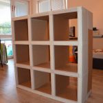 جعل رف من الورق المقوى للحضانة