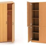 خزانة الملابس في القاعة