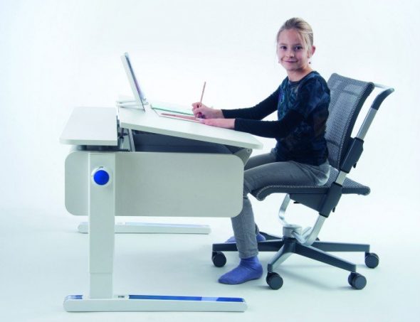 أثاث لأطفال المدارس