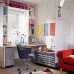 كرسي لأطفال المدارس في الحضانة