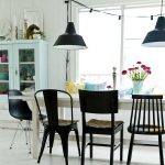 كراسي سوداء