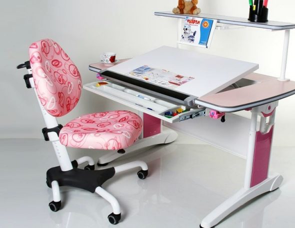 كراسي لأطفال المدارس