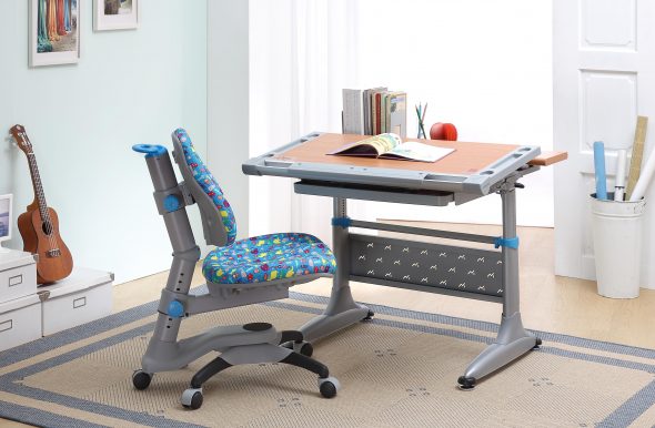 كراسي لأطفال المدارس