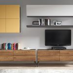 منضدة مع التلفزيون