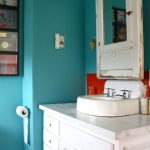 طاولة السرير الأبيض