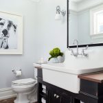 طاولة السرير تحت الحوض سوداء وبيضاء