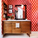 منضدة تحت الشجرة بالوعة