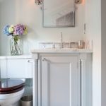 منضدة تحت الصورة بالوعة