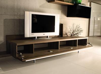 خزائن التلفزيون طويلة