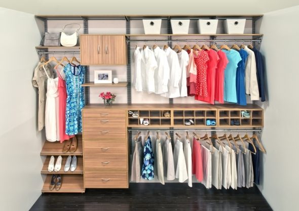 الشماعات مع الأشياء