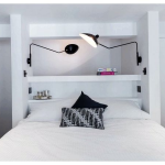 المدمج في السرير في مكانه الجدار