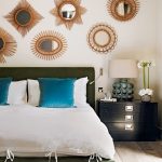 المرايا في غرفة النوم