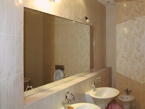 صورة مرآة الحمام