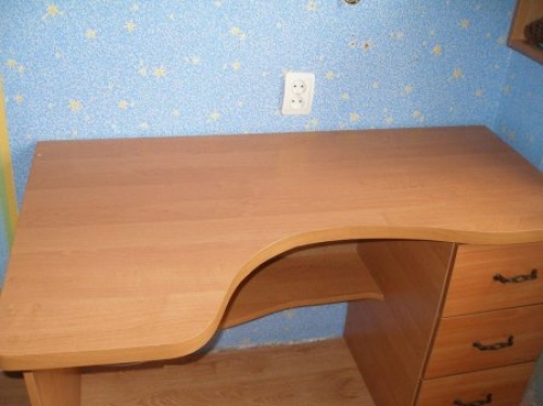 مكتب الكتابة للأطفال مع أعلى مجعد