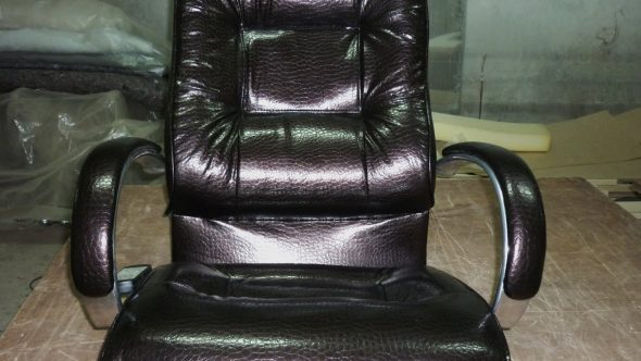 كرسي الكمبيوتر صرير