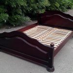 سرير مزدوج من كتلة صخرية من شجرة ملء