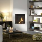 أرفف الحائط مصنوعة من مواد مختلفة.