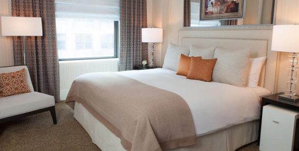 لا تنام القدمين على الباب