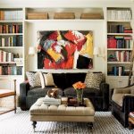 محاريب في الحائط فوق الأريكة