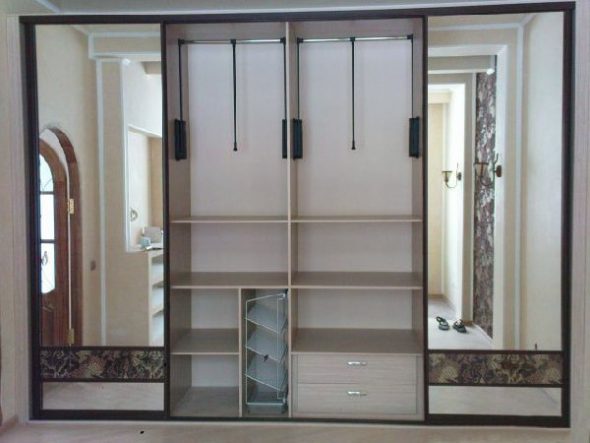 البانتوجراف في الخزانة