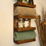 رف الحمام الخشبي