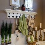 رف الحمام مع السنانير