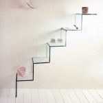 أرفف زجاجية لفكرة تصميم الحمام