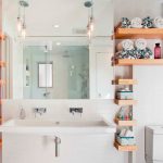 رفوف في الحمام