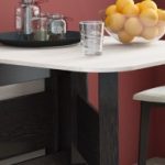 كتاب طاولة قابلة للطي بأيديهم