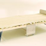 الديك على lamella مع فراش