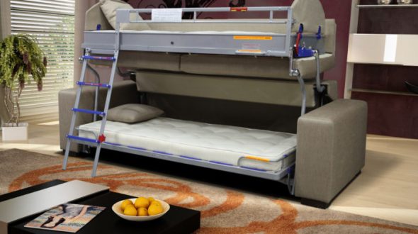 أريكة قابلة للطي في الداخل