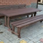طاولة حديقة ومقعد