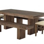 النوع الأكثر شعبية من المواد المستخدمة لصنع طاولة العطلات هو الخشب.