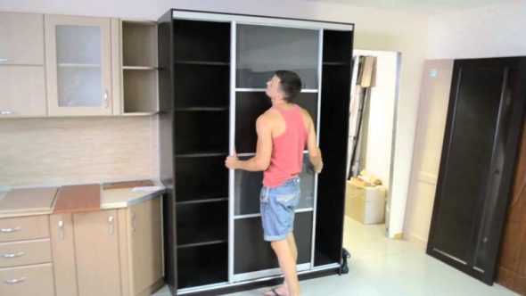 تجميع خزانة الملابس