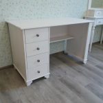 طاولة الكتابة البيضاء