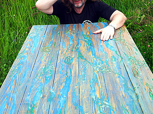 يتوهج في الجدول المظلم من الصفيف