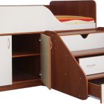 عرض مع أرفف مفتوحة وأدراج قابلة للسحب