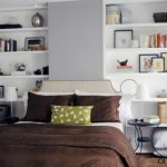 رفوف غرفة نوم بيضاء