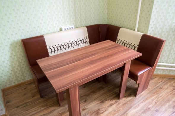 لا تتخلص من الزاوية القديمة بسبب الأسطح الطرية المتسخة أو التالفة.